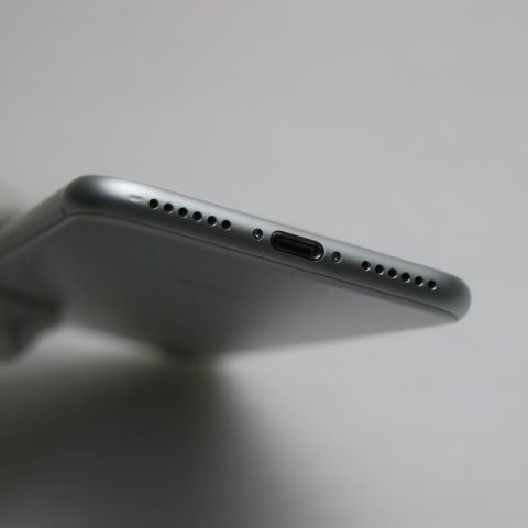 新品同様 SIMフリー iPhone8 256GB シルバー 即日発送 スマホ Apple