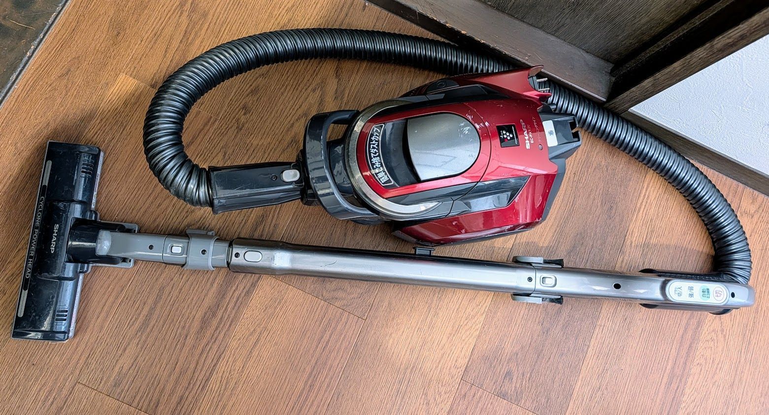シャープ サイクロン掃除機 EC-PX120-R（メタリックレッド） 2010年