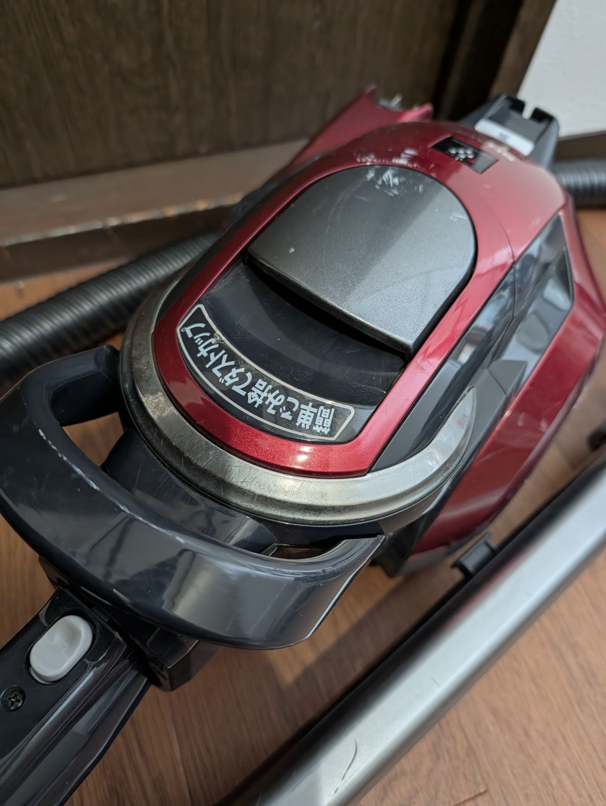 シャープ サイクロン掃除機 EC-PX120-R（メタリックレッド） 2010年