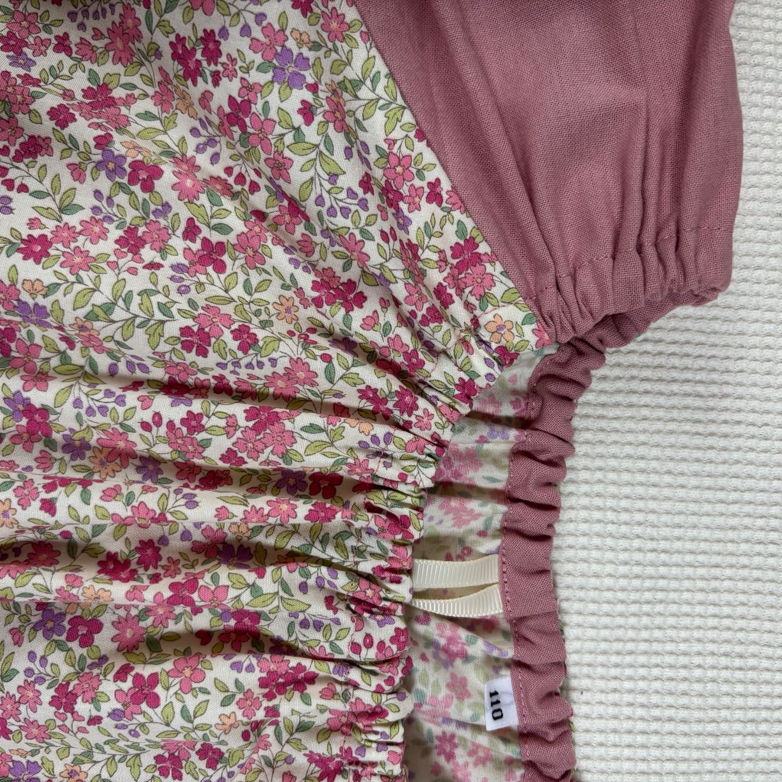 スモック【110】小花柄xくすみピンク☆入園準備 - メルカリ