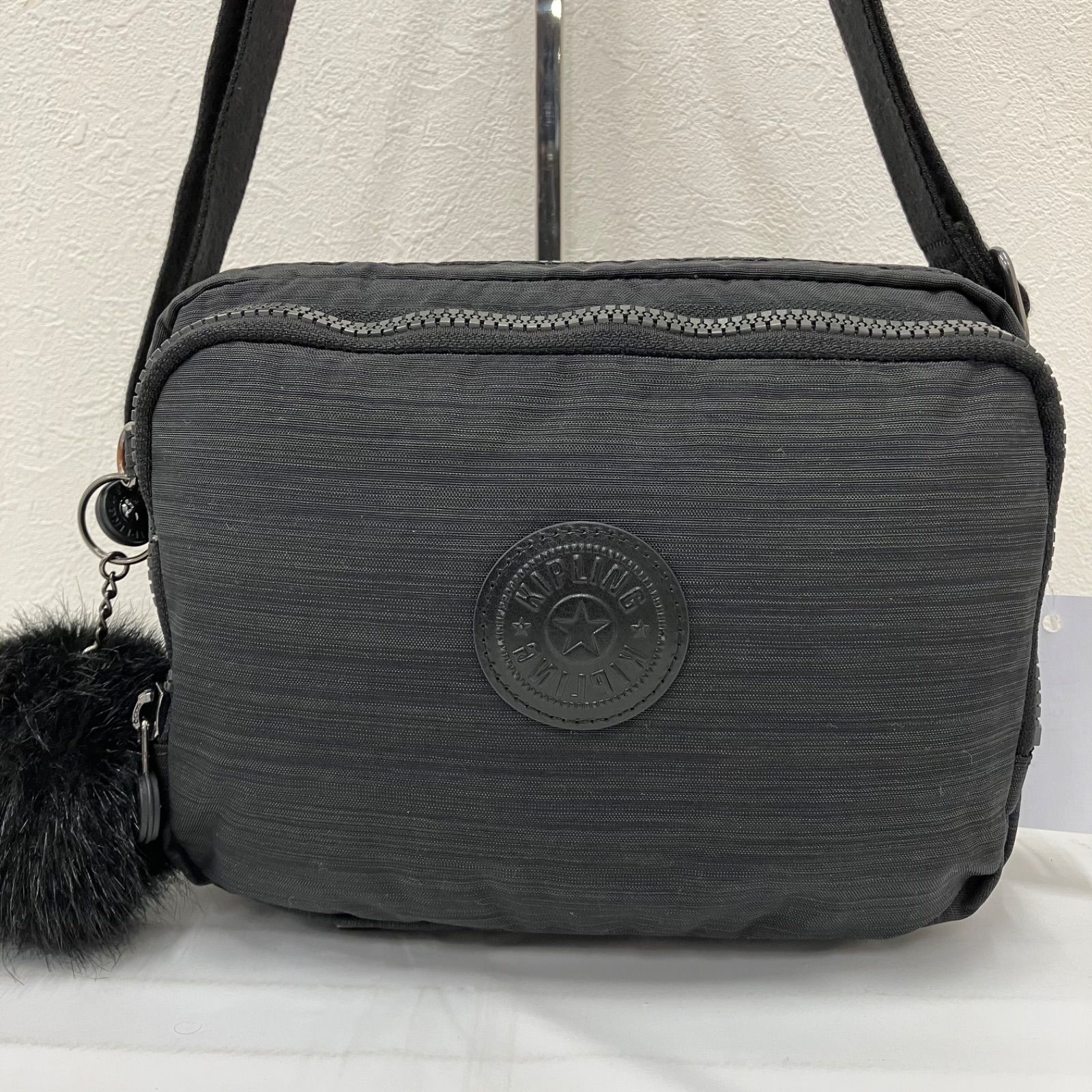 9331 KIPLING キプリング ショルダーバッグ ブラック 黒 チャーム付き 