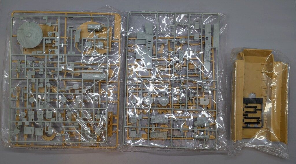 ACADEMY 1/35 TIGER-I EARLY VERSION 13239 - メルカリ