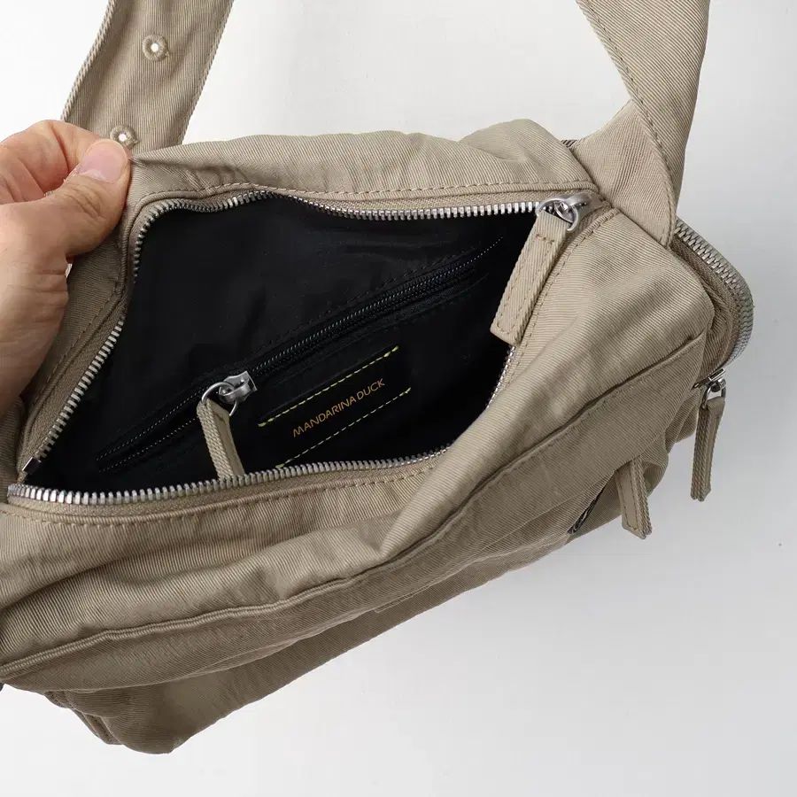 MANDARINA DUCK マンダリナダック ユニセックス ショルダーバッグ