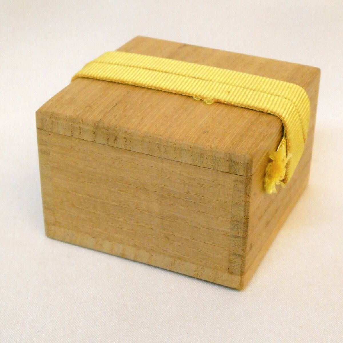 尋牛斎宗匠書付】南紀産 チサラ貝 香合 内金箔 久田宗也宗匠【半床庵