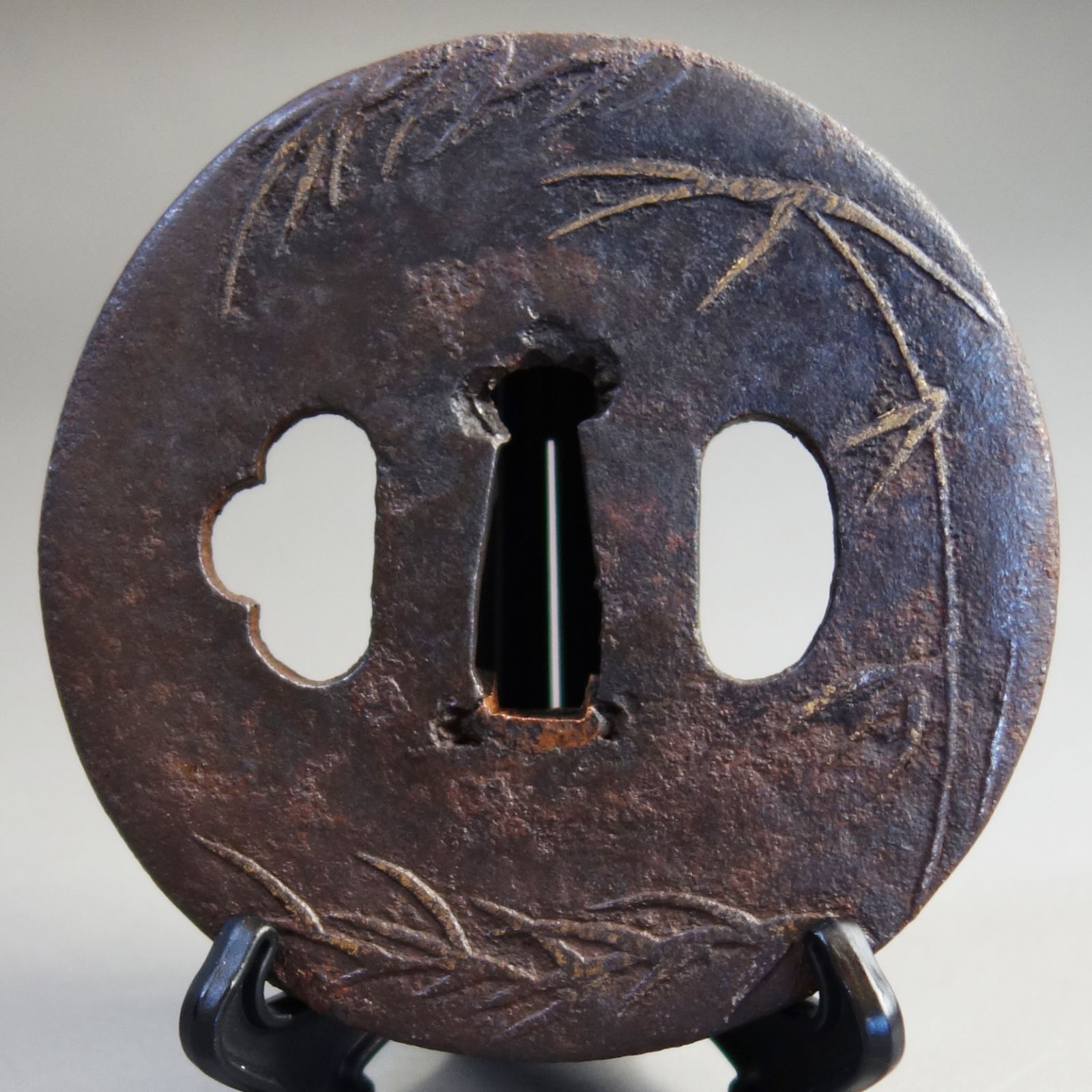 骨董逸品【竹林図鍔 鉄地 鋤出彫 金布目象嵌】 日本刀 刀装具 鍔 鐔