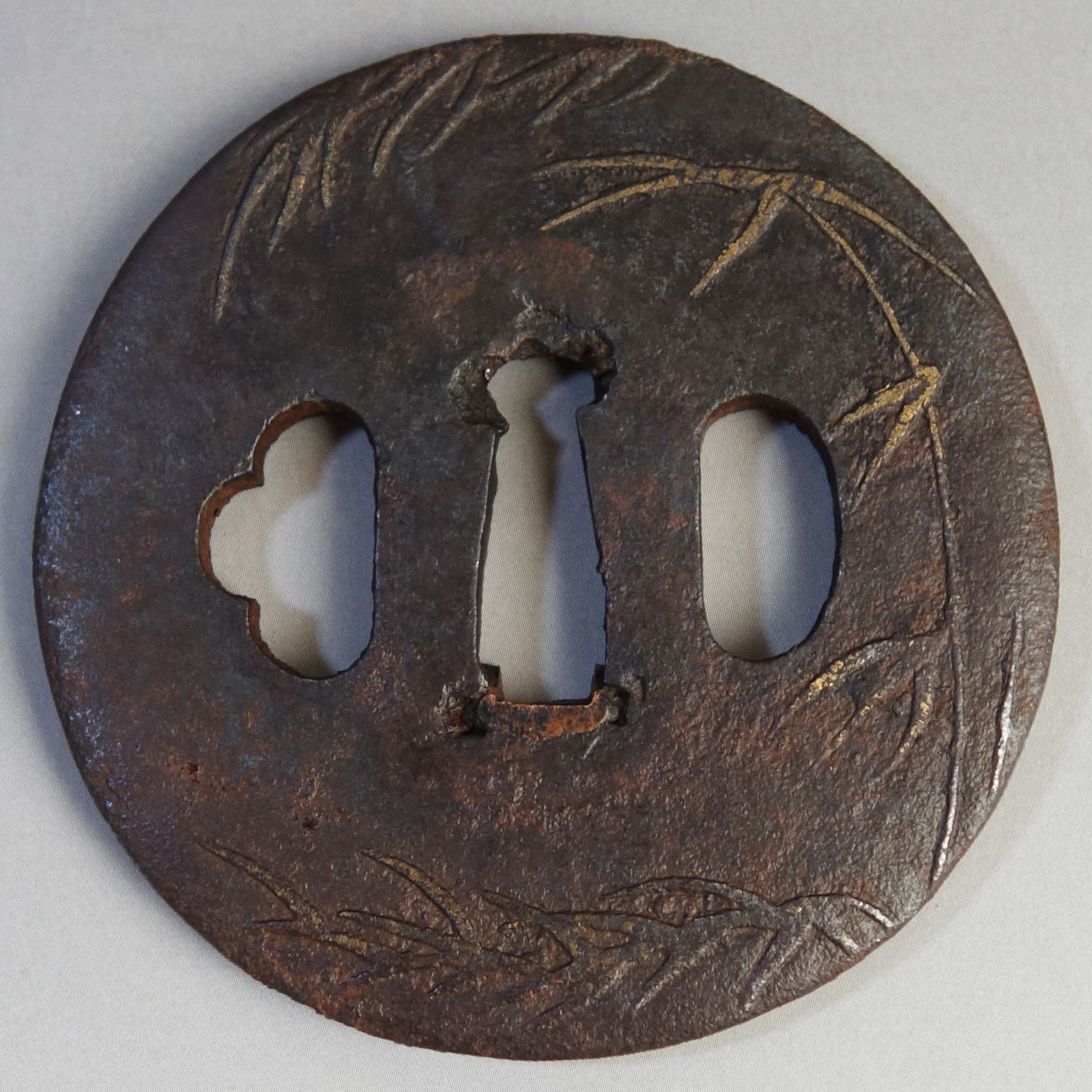 笄　銅地高彫色絵象嵌　「武具図柄」　江戸時代　　　　　　　書鍔箱 骨董逸品【竹林図鍔 鉄地 鋤出彫 金布目象嵌】 日本刀 刀装具 鍔 鐔