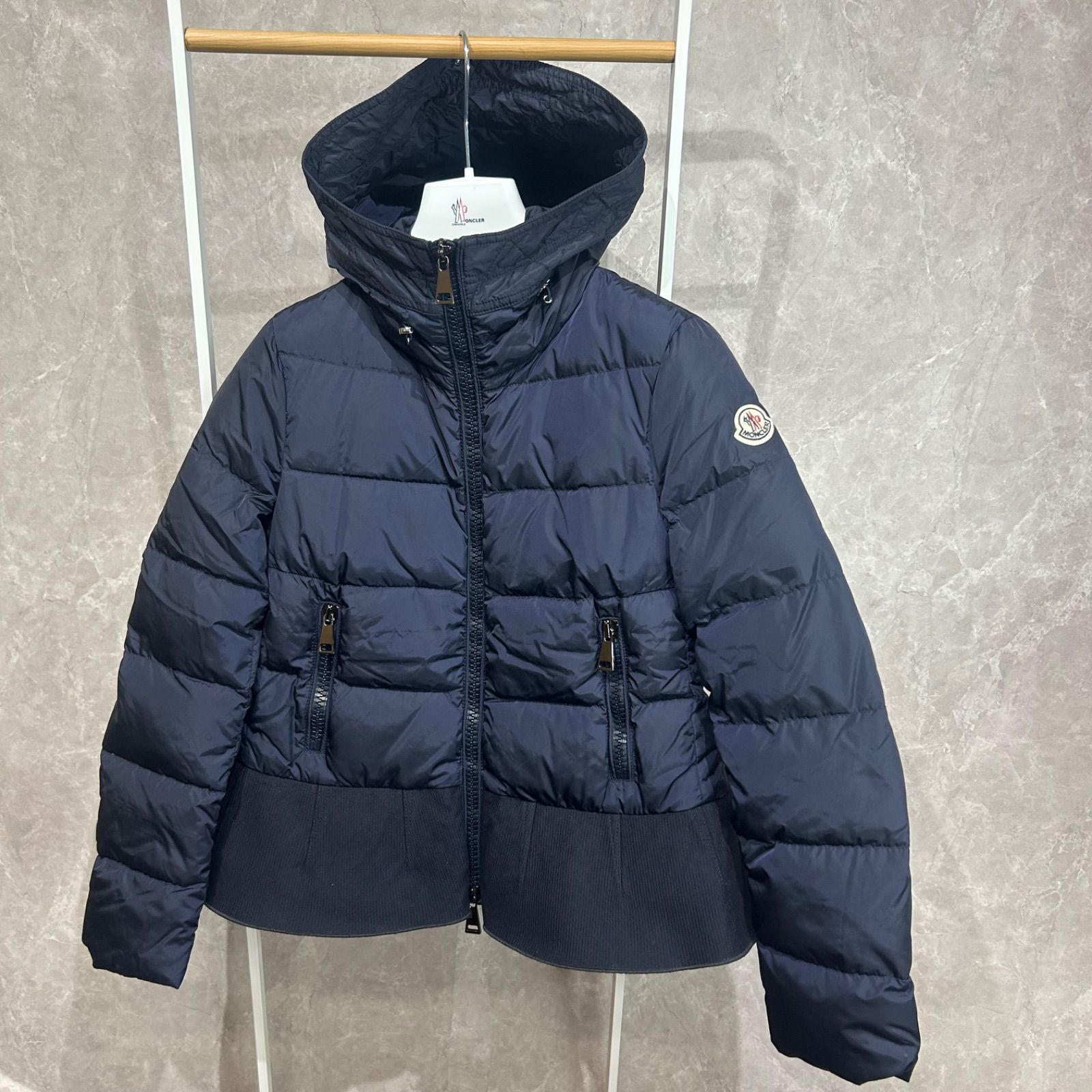 美品】 MONCLER モンクレールネセアNESEAペプラムダウンジャケット