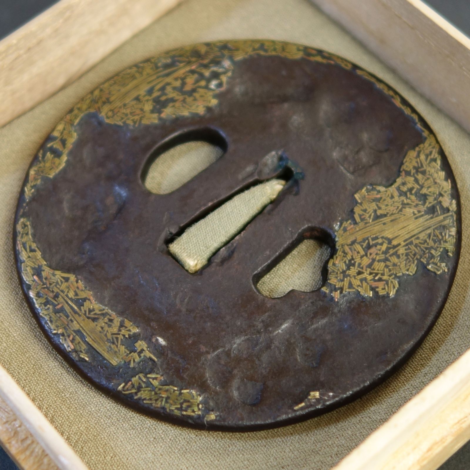 骨董逸品【天法鍔 鉄地 吹寄象嵌】 日本刀 刀装具 鍔 鐔 武具 江戸