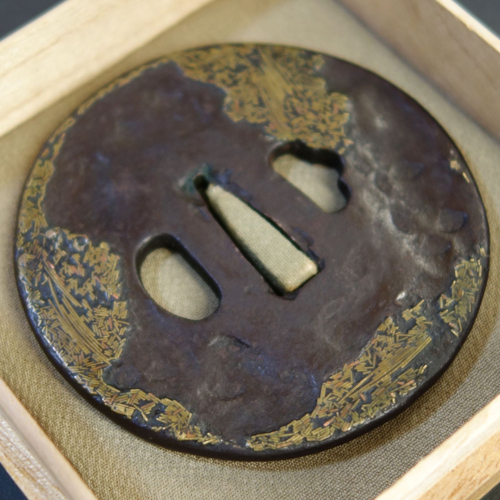 骨董逸品【天法鍔 鉄地 吹寄象嵌】 日本刀 刀装具 鍔 鐔 武具 江戸