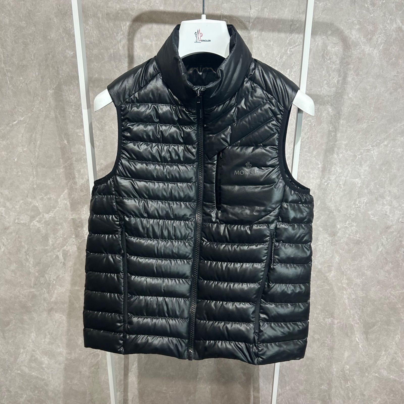 極美品】MONCLER モンクレール ダウンベストVALRAS黒2 - メルカリ