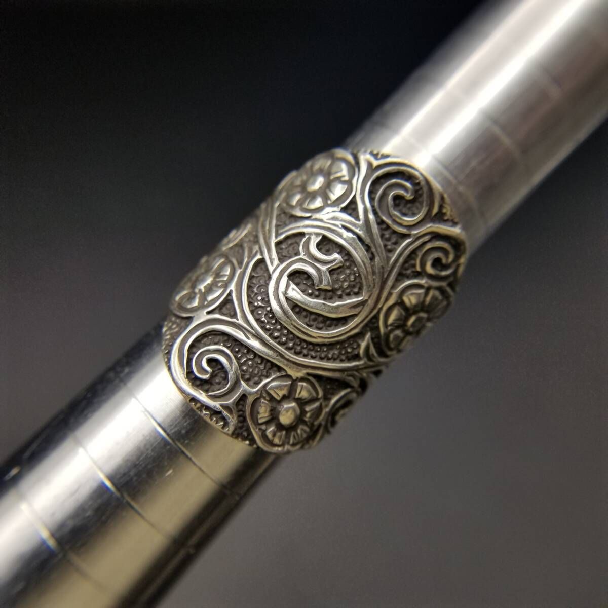 サントドミンゴ族 Raymond Coriz 花と蔓 925 シルバー ヴィンテージ