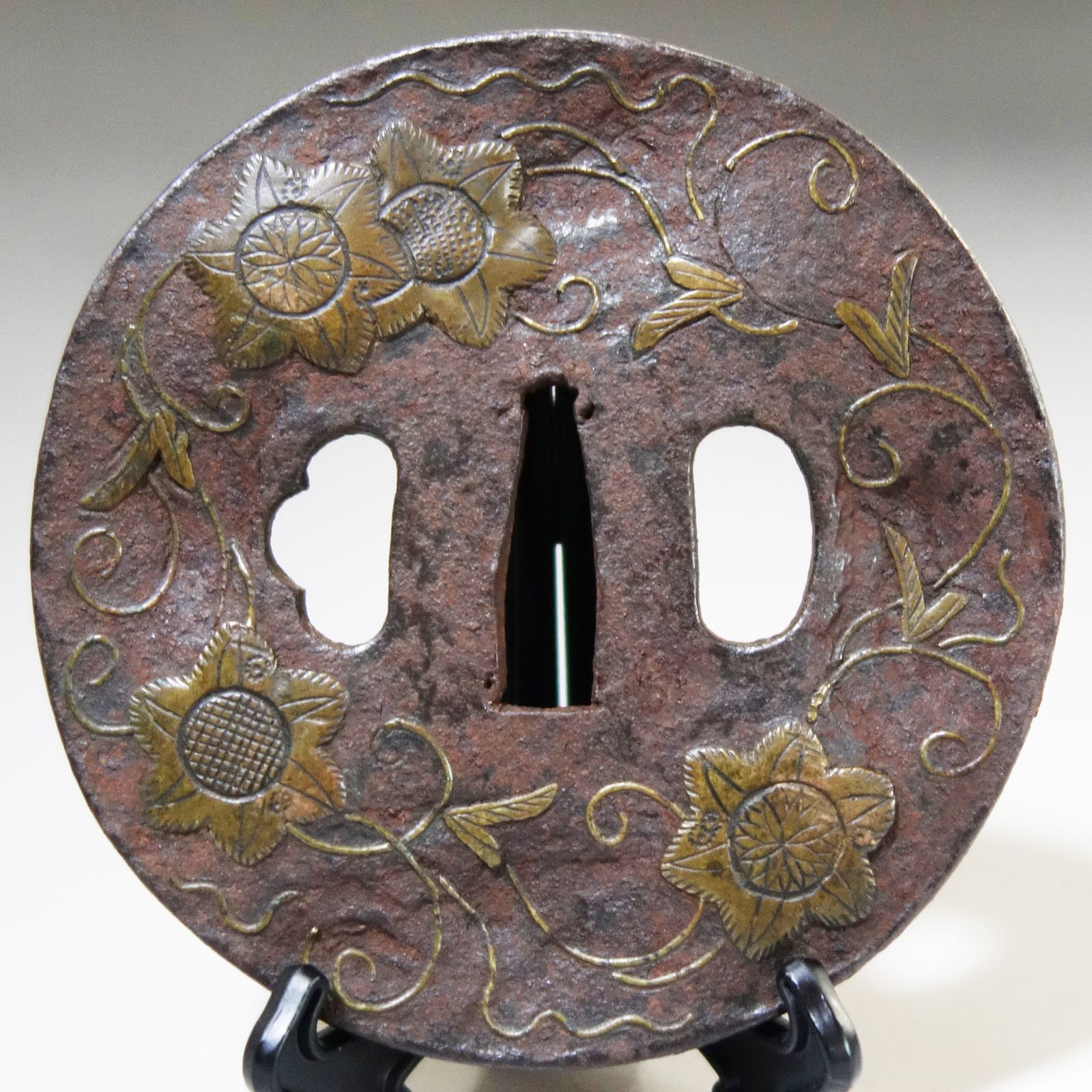 骨董逸品【鉄線花唐草図鍔 鉄地 銅象嵌】(鍔箱付き) 日本刀 刀装具 鐔