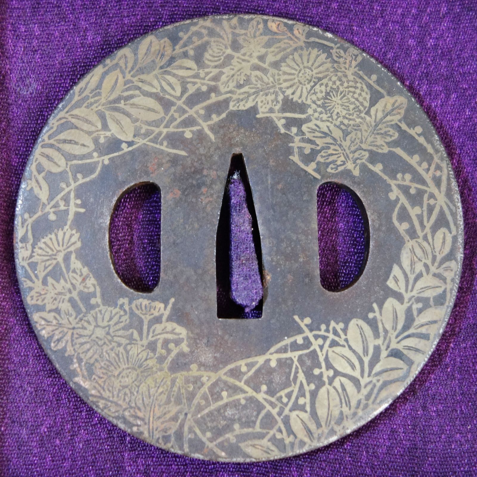 骨董逸品【秋草図鍔 鉄地 平安城象嵌】 日本刀 刀装具 鍔 鐔 武具 江戸