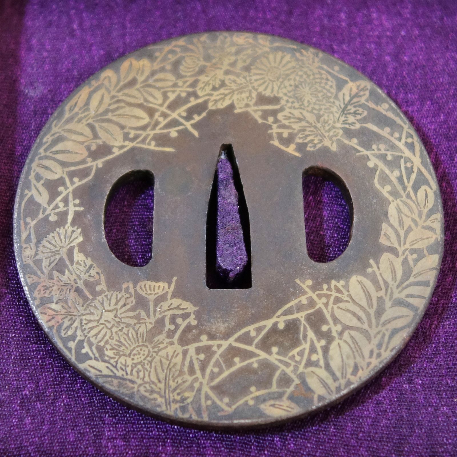 骨董逸品【秋草図鍔 鉄地 平安城象嵌】 日本刀 刀装具 鍔 鐔 武具 江戸