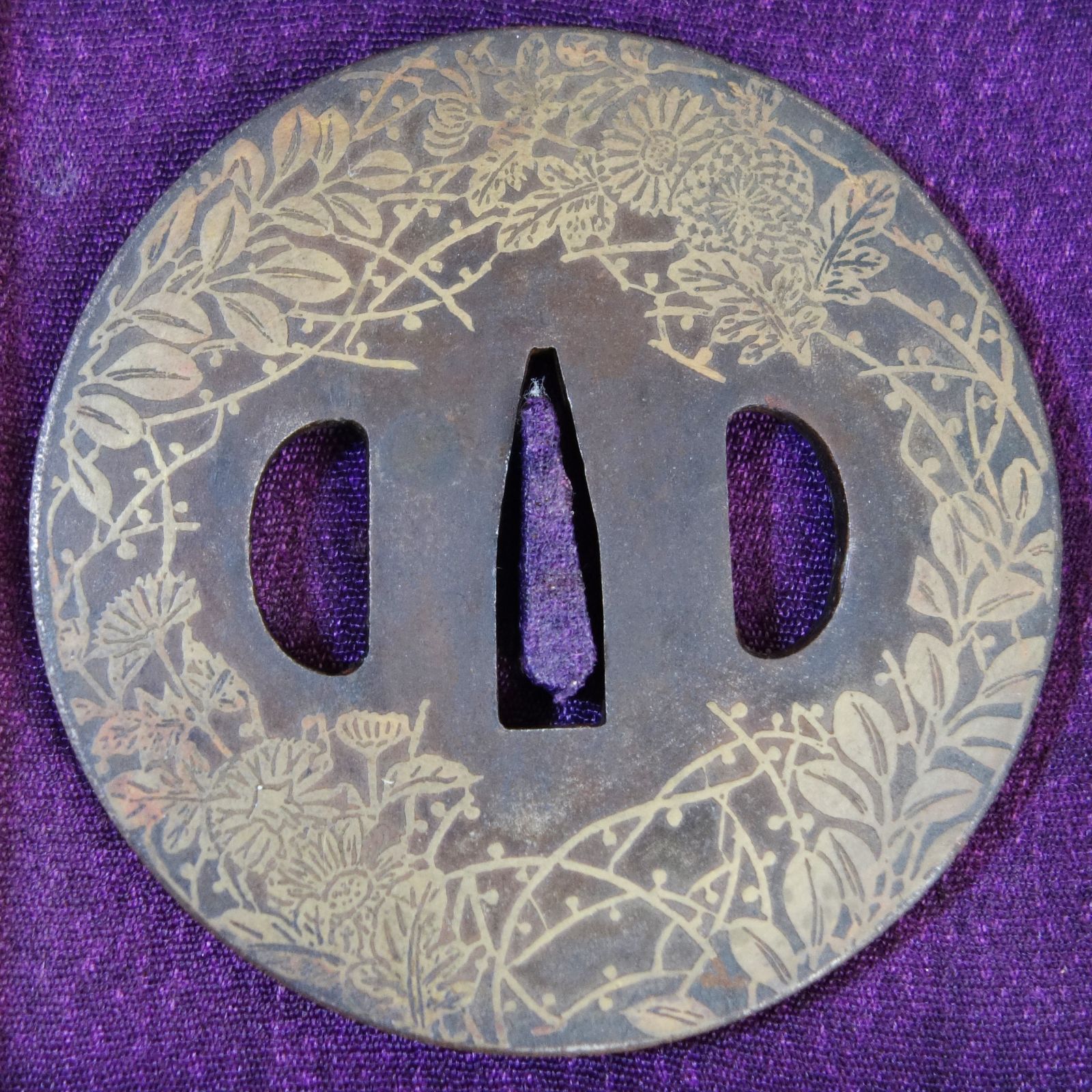 骨董逸品【秋草図鍔 鉄地 平安城象嵌】 日本刀 刀装具 鍔 鐔 武具 江戸