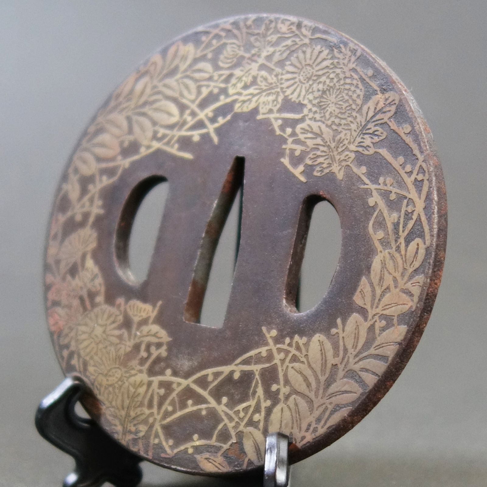 骨董逸品【秋草図鍔 鉄地 平安城象嵌】 日本刀 刀装具 鍔 鐔 武具 江戸