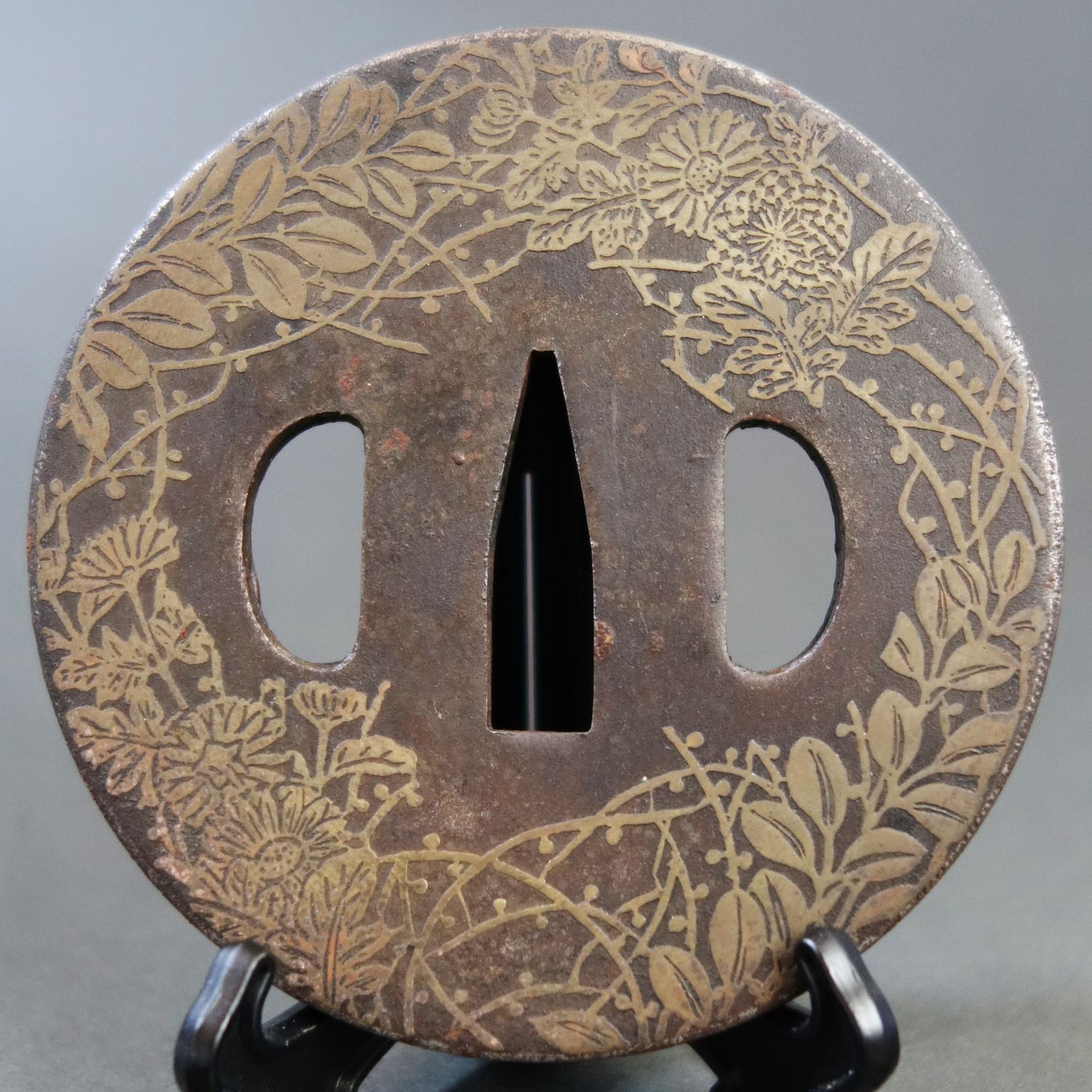 骨董逸品【秋草図鍔 鉄地 平安城象嵌】 日本刀 刀装具 鍔 鐔 武具 江戸