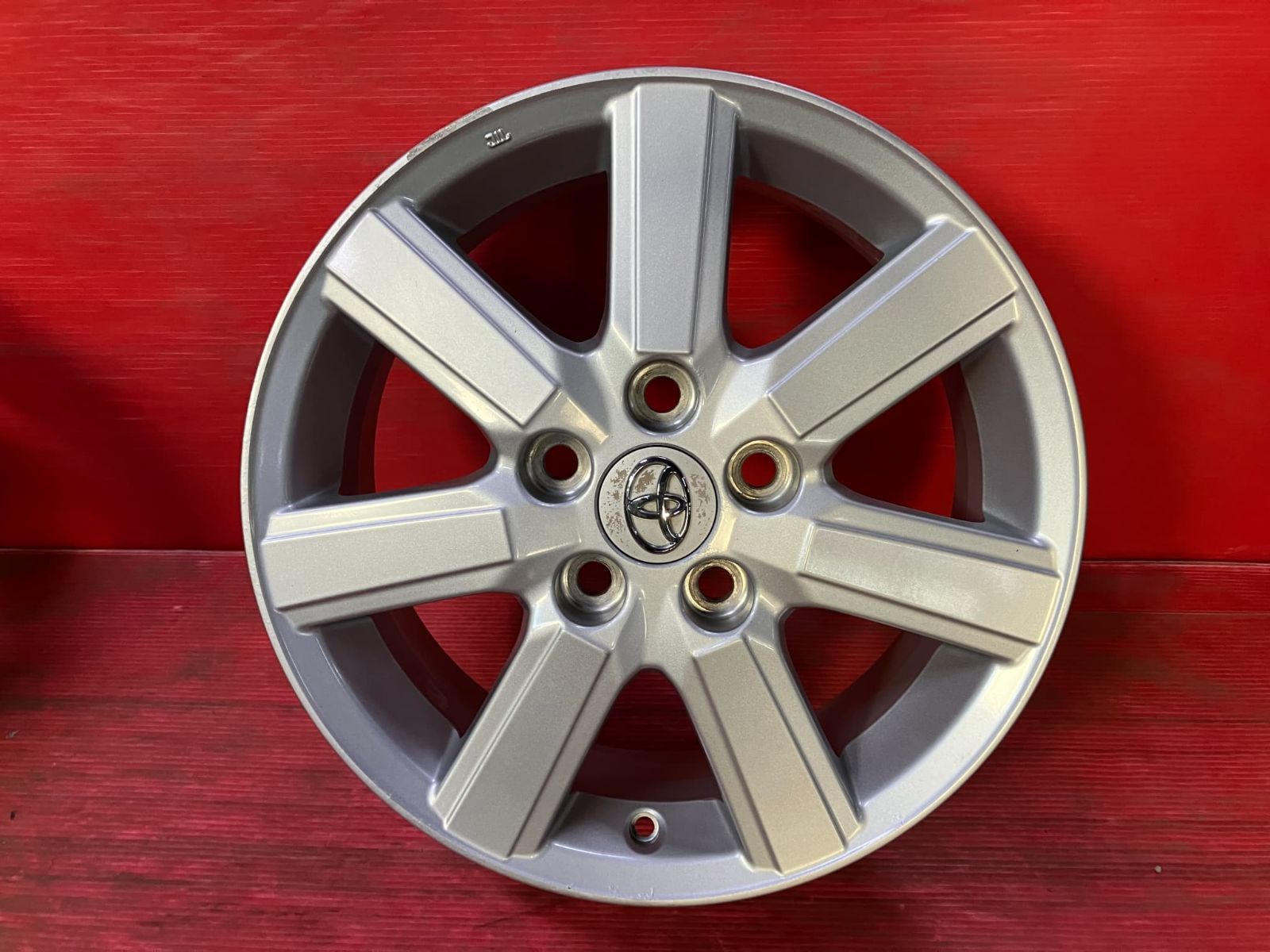 中古ホイール[16x6.0+50 114.3/5H トヨタ 70系 ノア、ヴォクシー純正