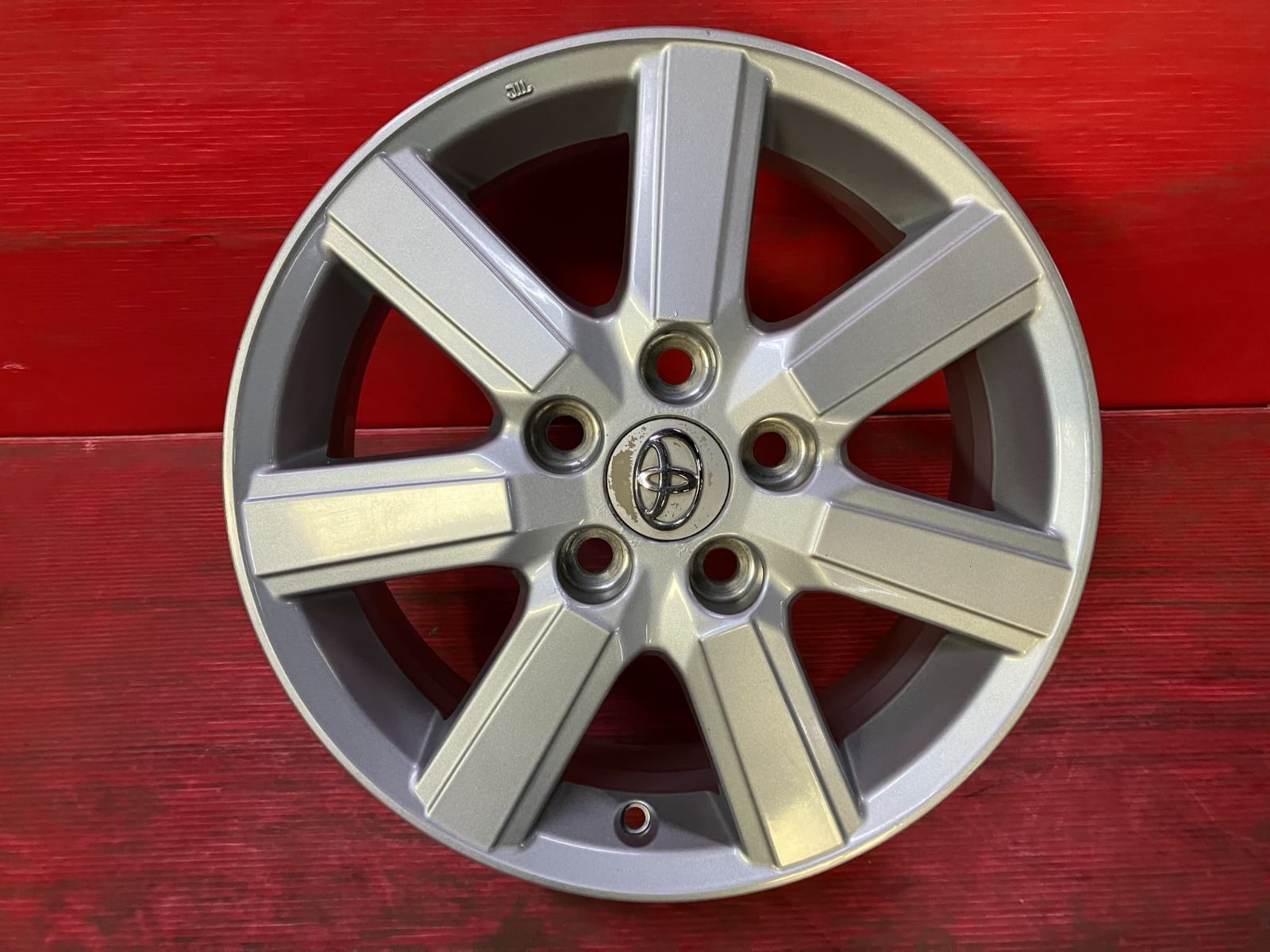中古ホイール[16x6.0+50 114.3/5H トヨタ 70系 ノア、ヴォクシー純正