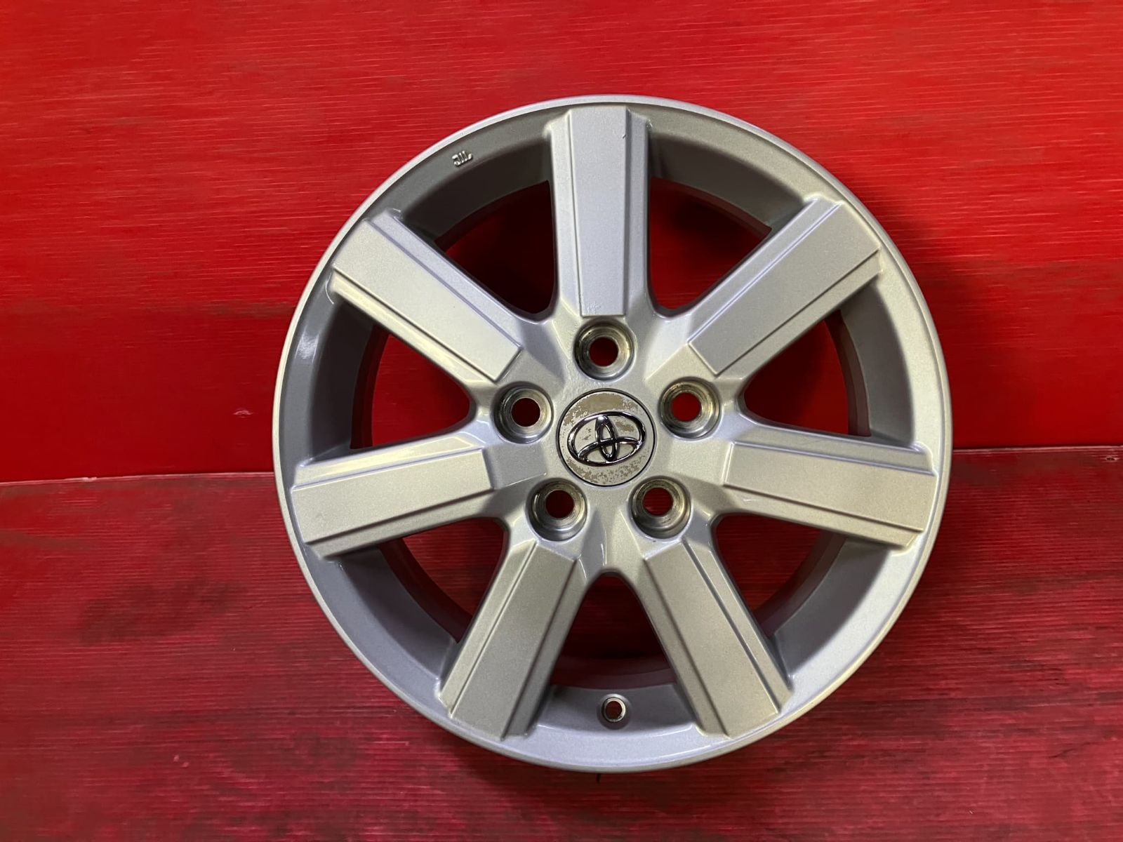 中古ホイール[16x6.0+50 114.3/5H トヨタ 70系 ノア、ヴォクシー純正
