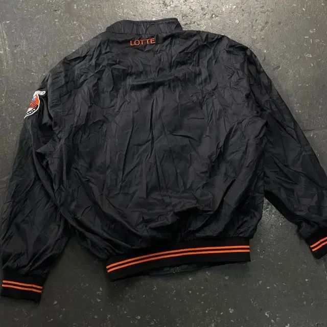 95 ロッテ・ジャイアンツ ウィンドブレーカー - メルカリ