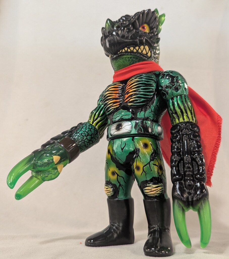 REALHEAD/ヒラリークリキントン ドラコマン ボディ黒成型/頭アーム