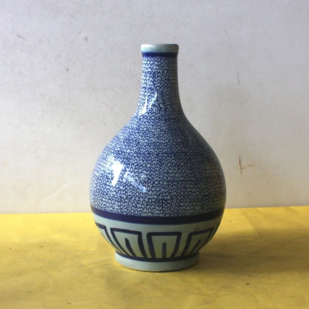 古伊万里 染付 微塵唐草文（みじんからくさもん） 大徳利 とっくり 酒