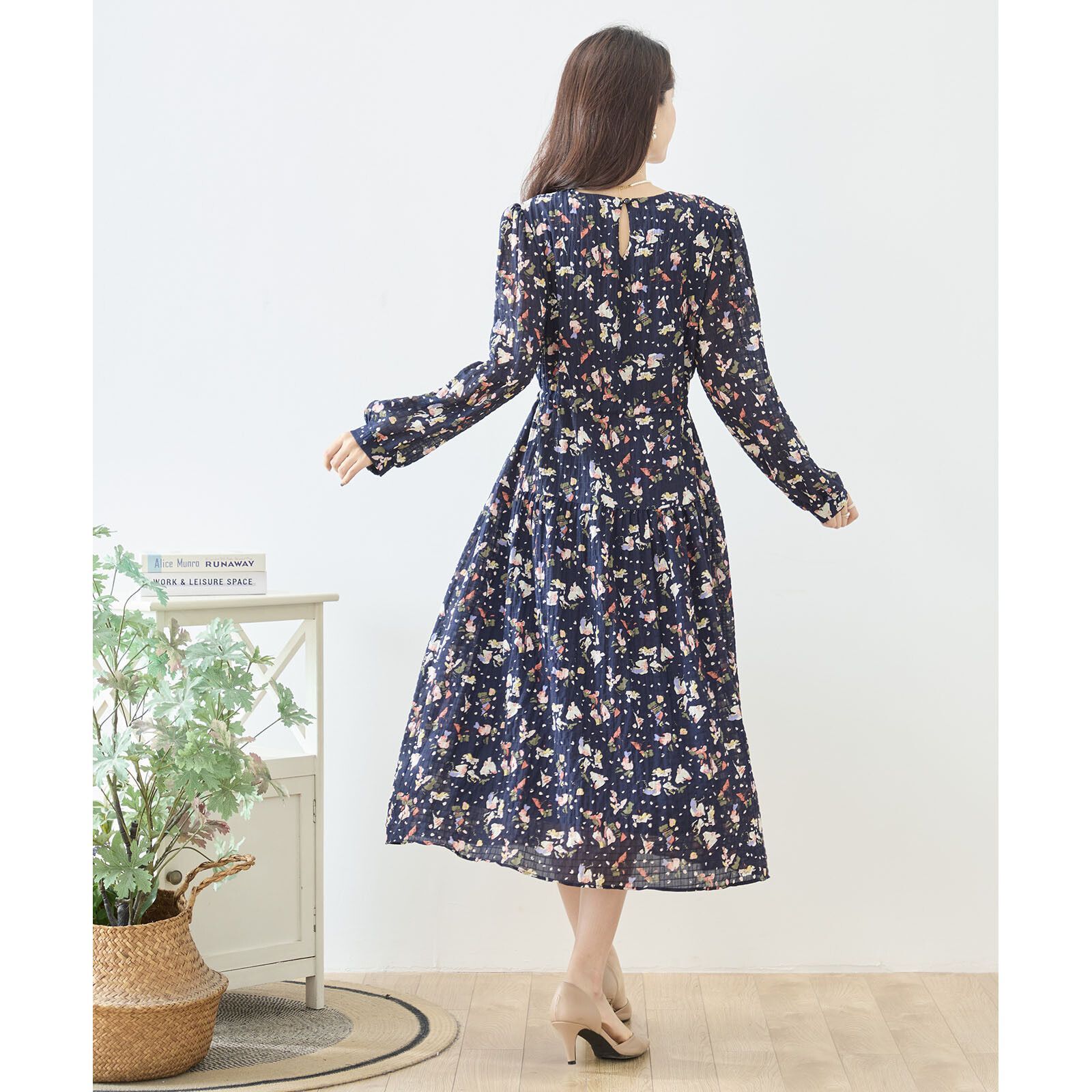 美品✨トゥジュー　ボタニカルプリント　ロング　ワンピース ネイビー　2サイズ ☆SALE☆NEW Spring☆【TRUBE】フラワープリント ギャザー ロング