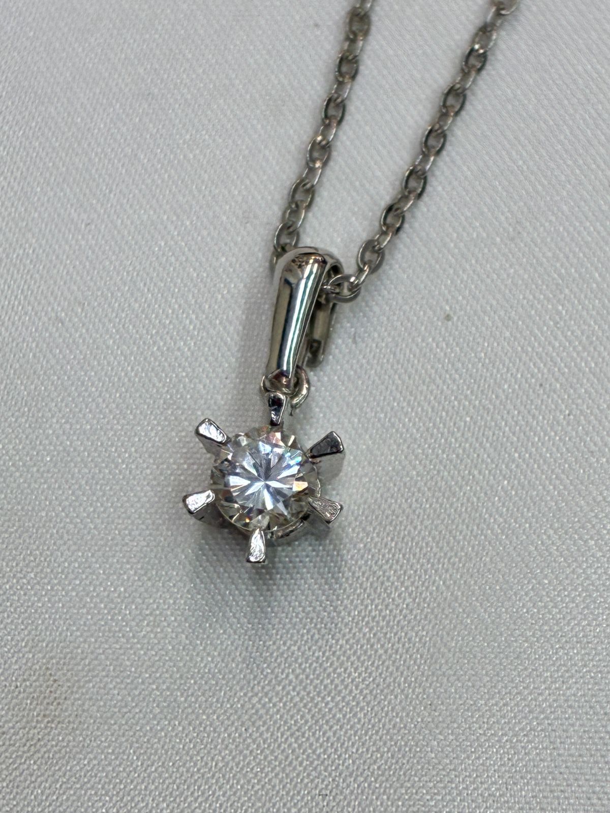 N disposal price [vintage] necklace with diamond style stone silver