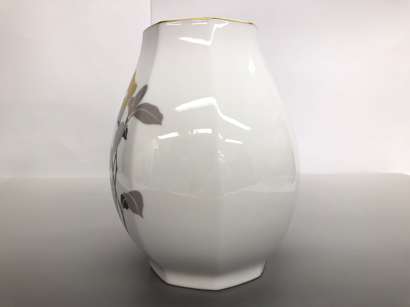 美品】大倉陶園 OKURA 金彩椿 8角 花瓶 花器 花入 花生 フラワーベース