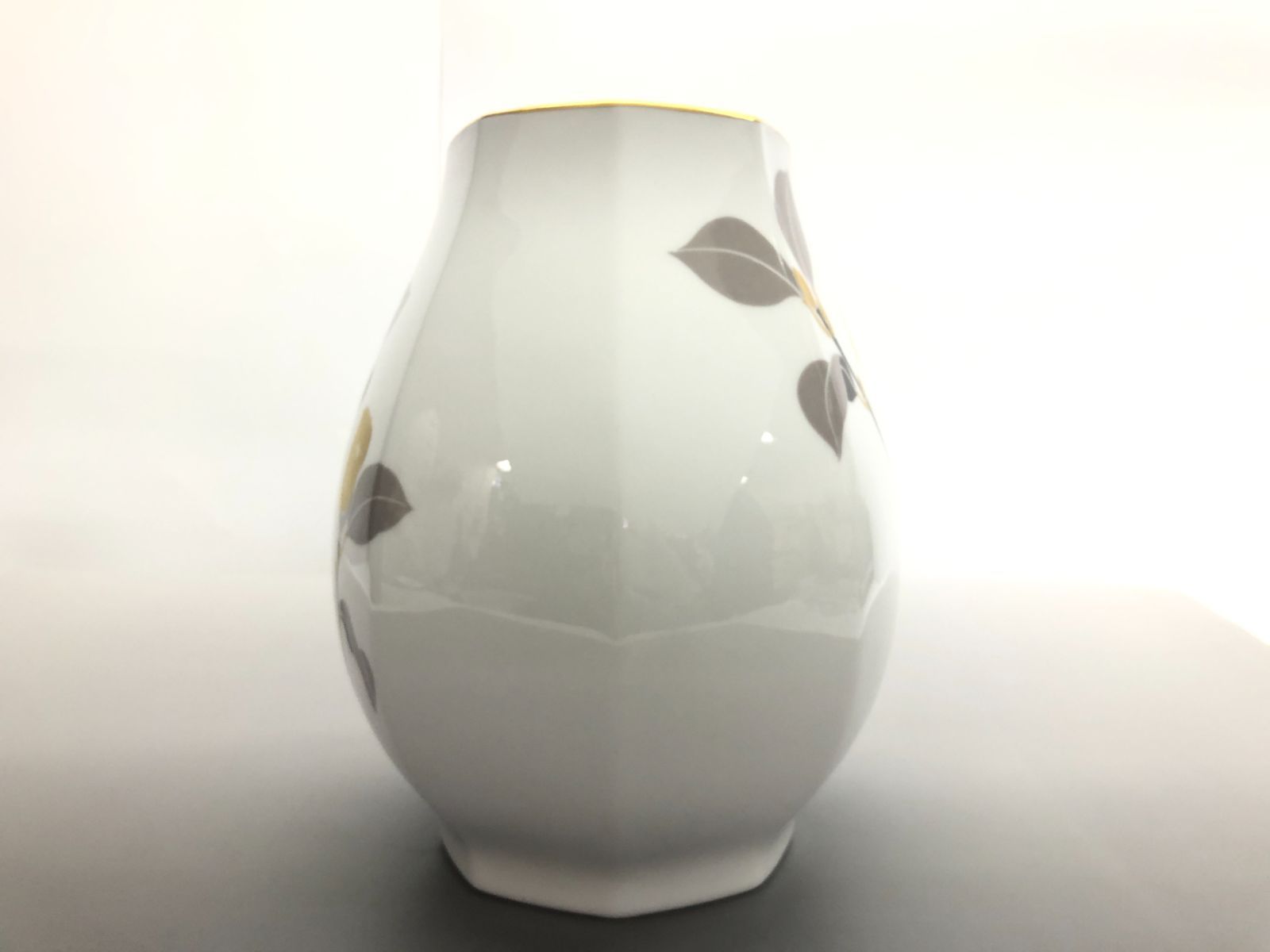 美品】大倉陶園 OKURA 金彩椿 8角 花瓶 花器 花入 花生 フラワーベース