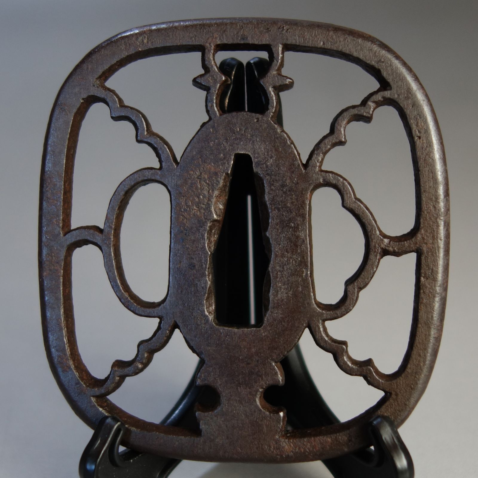 骨董逸品【尾張 雁金分銅透鍔 鉄地】 日本刀 刀装具 鍔 鐔 武具 江戸