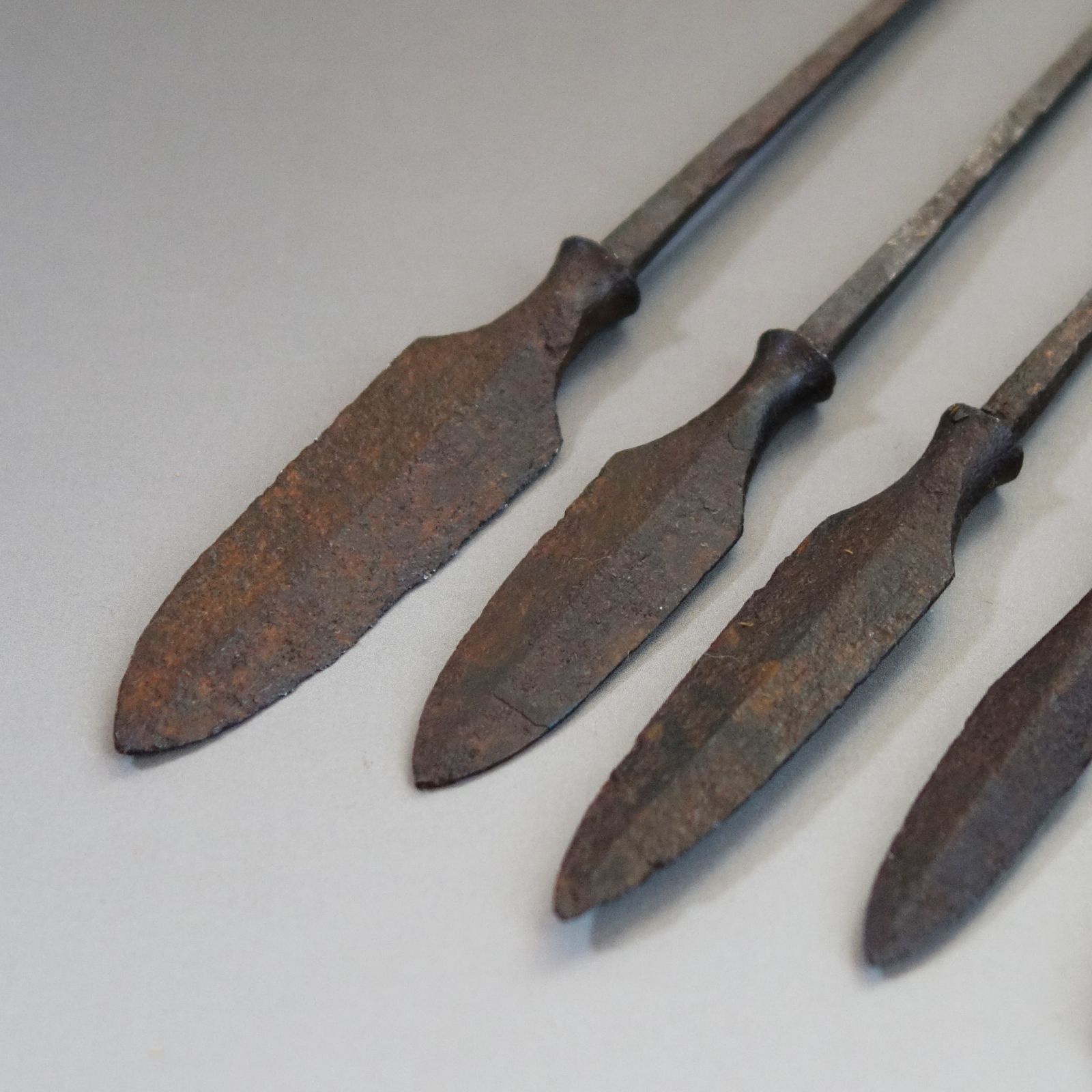 骨董逸品【矢尻(鏃・矢じり) ✕10本】 武具 日本刀 刀装具 鍔 鐔 鏃