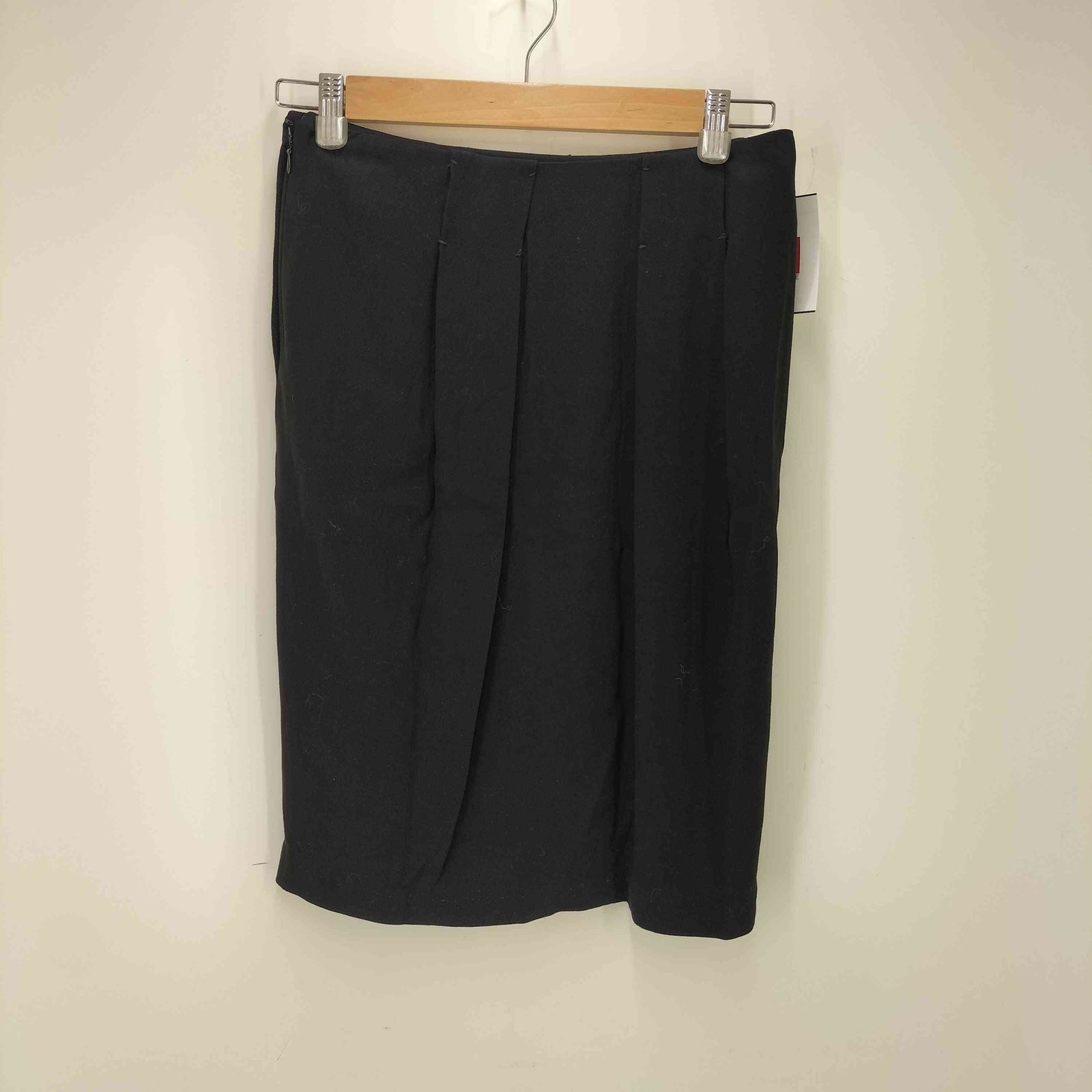 プラダ PRADA タック タイトスカート レディース JPN：38 - メルカリ