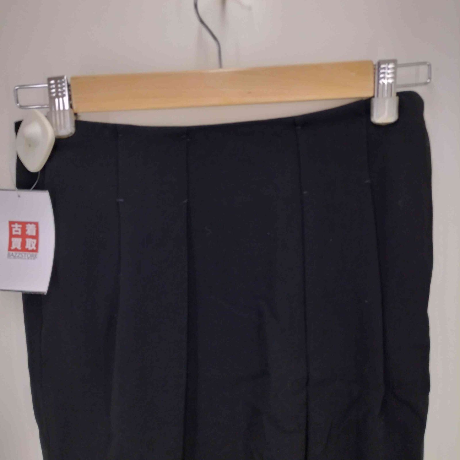 プラダ PRADA タック タイトスカート レディース JPN：38 - メルカリ