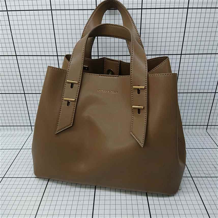 ◇ Θ チャールズ＆キース CHARLES & KEITH トートバッグ ベージュ系