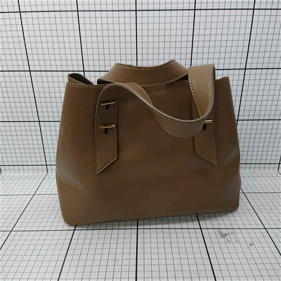 ◇ Θ チャールズ＆キース CHARLES & KEITH トートバッグ ベージュ系