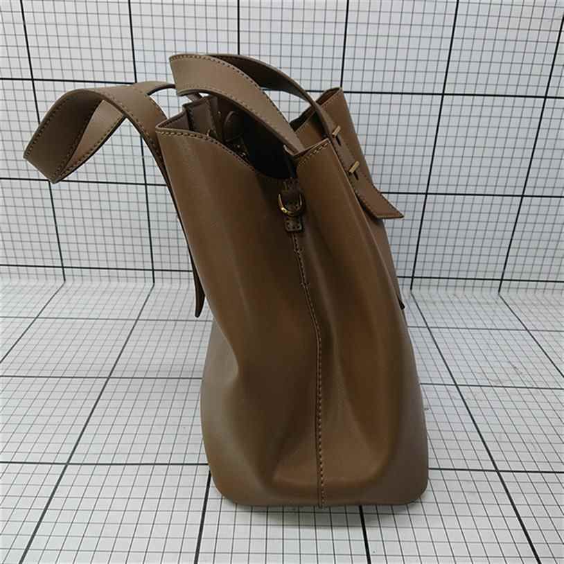 ◇ Θ チャールズ＆キース CHARLES & KEITH トートバッグ ベージュ系