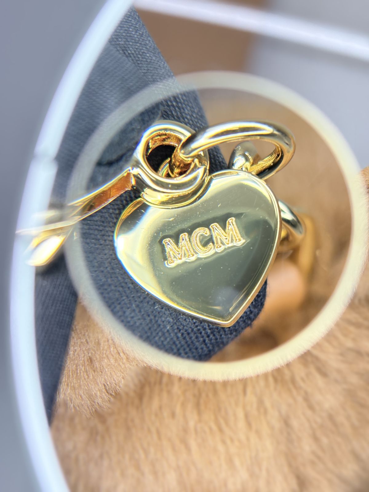 オリバーな犬】 MCM コラボ キーホルダー 非売品 茶色 犬 ノベルティ