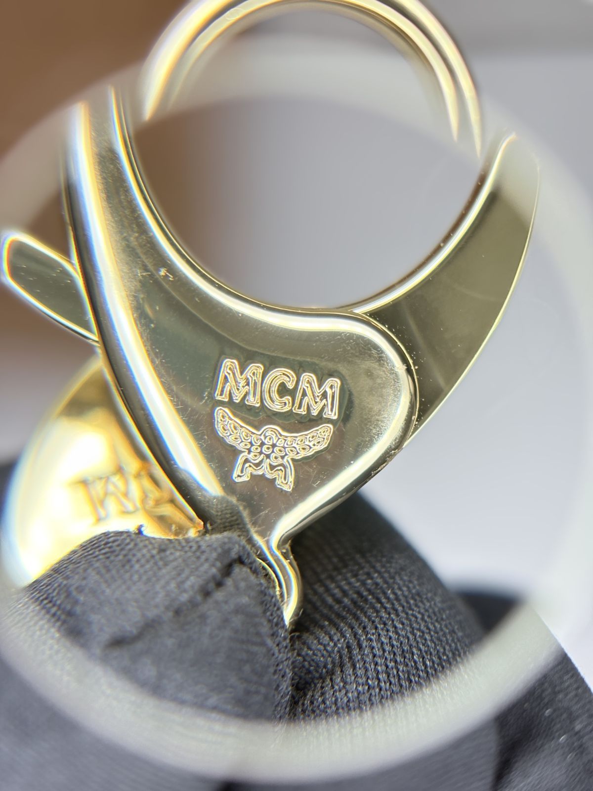 オリバーな犬】 MCM コラボ キーホルダー 非売品 茶色 犬 ノベルティ