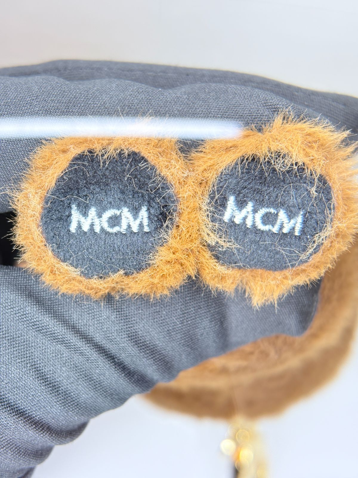 オリバーな犬】 MCM コラボ キーホルダー 非売品 茶色 犬 ノベルティ