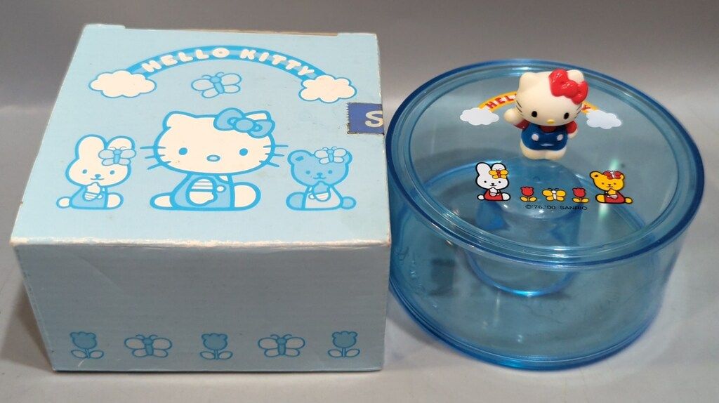 サンリオ ハローキティ フィギュア付き小物入れ クリア 2000年 - メルカリ