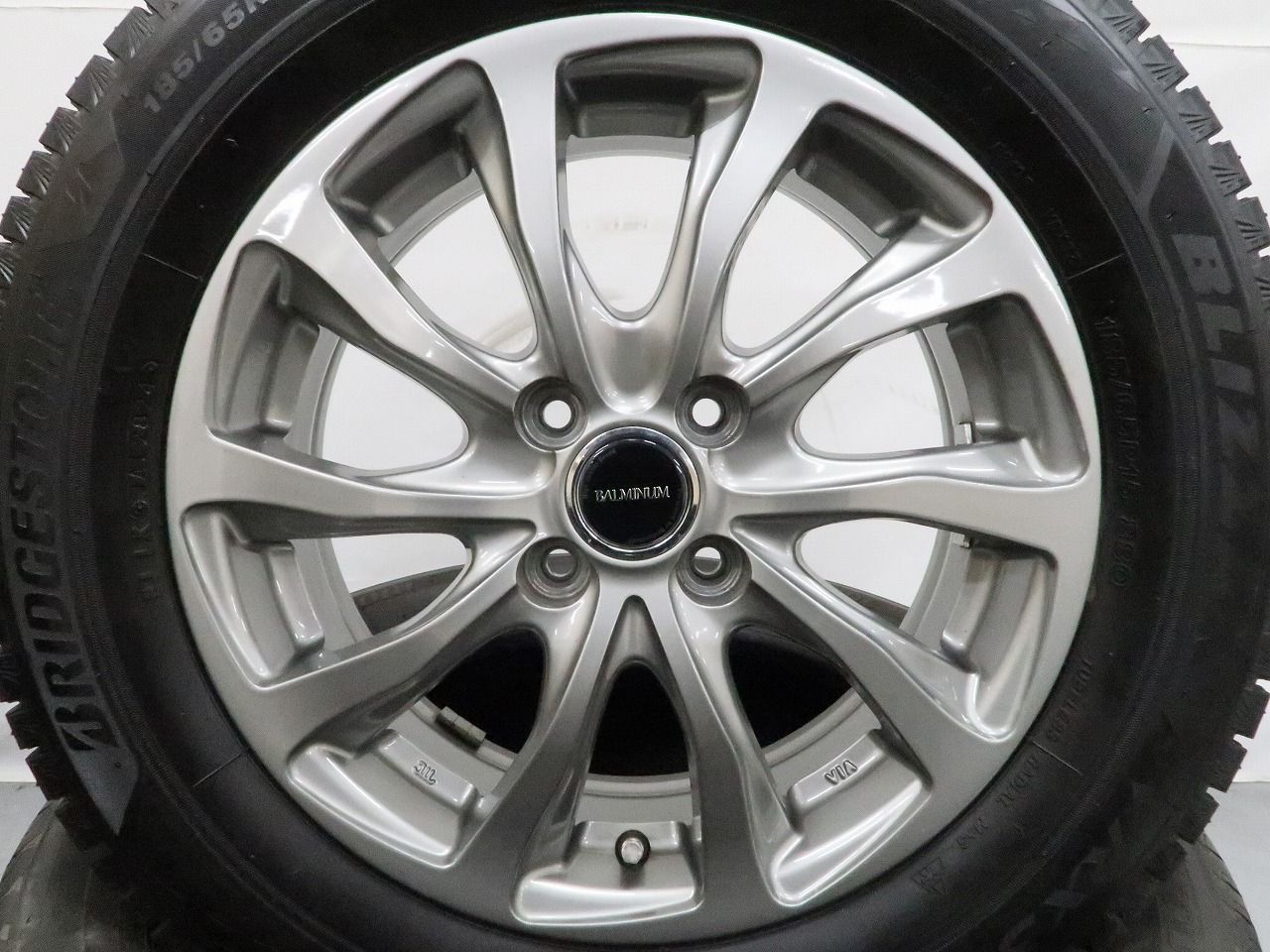 アクア ノート フィットクロスター MAZDA2 等 4本 社外 15インチ 5.5J+