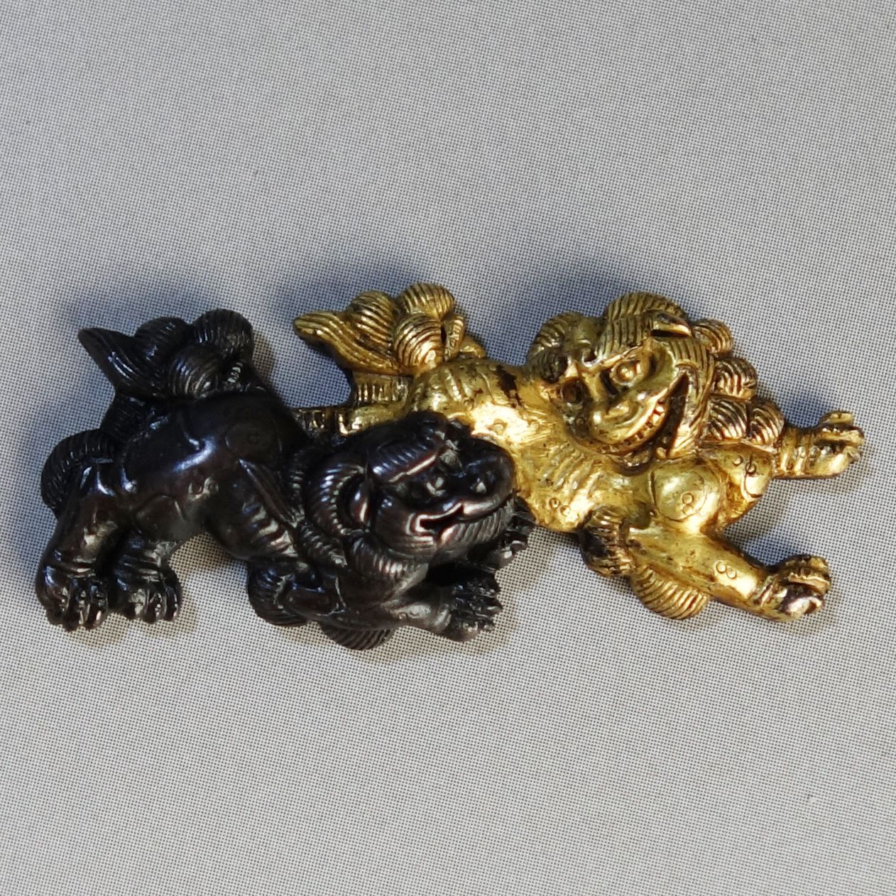 骨董逸品【双獅子図目貫 赤銅 鍍金】(箱付き) 日本刀 刀装具 鍔 鐔