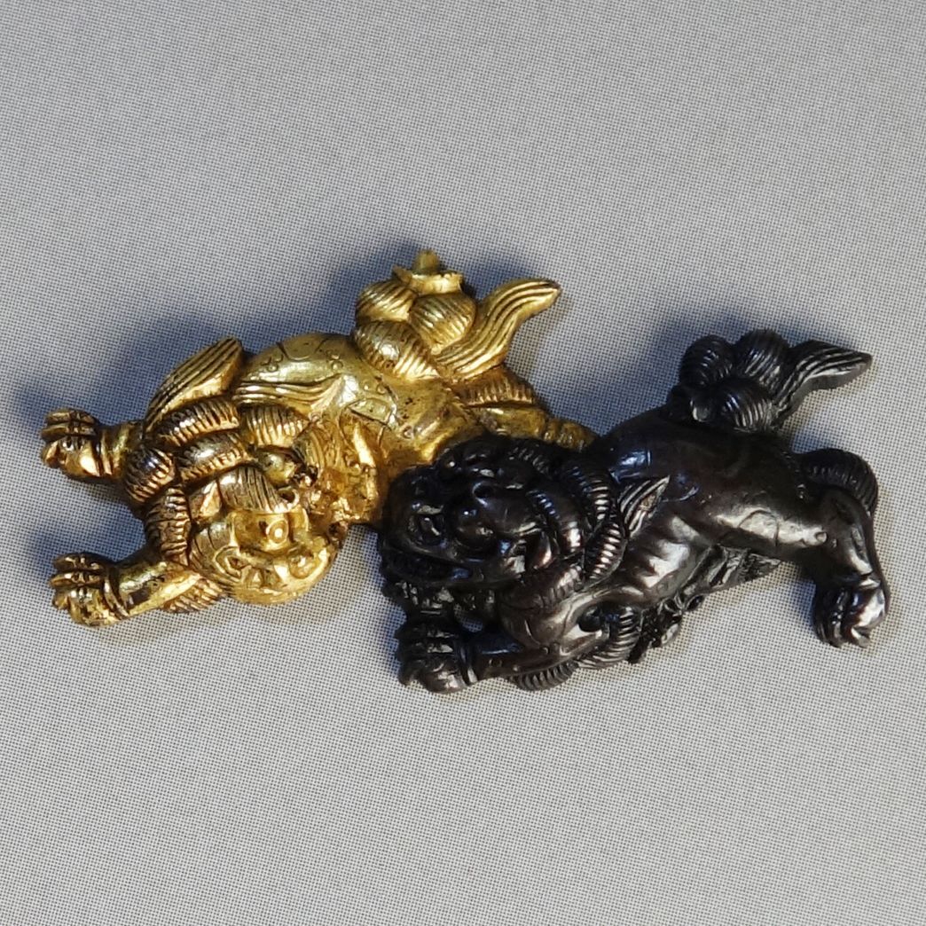 骨董逸品【双獅子図目貫 赤銅 鍍金】(箱付き) 日本刀 刀装具 鍔 鐔