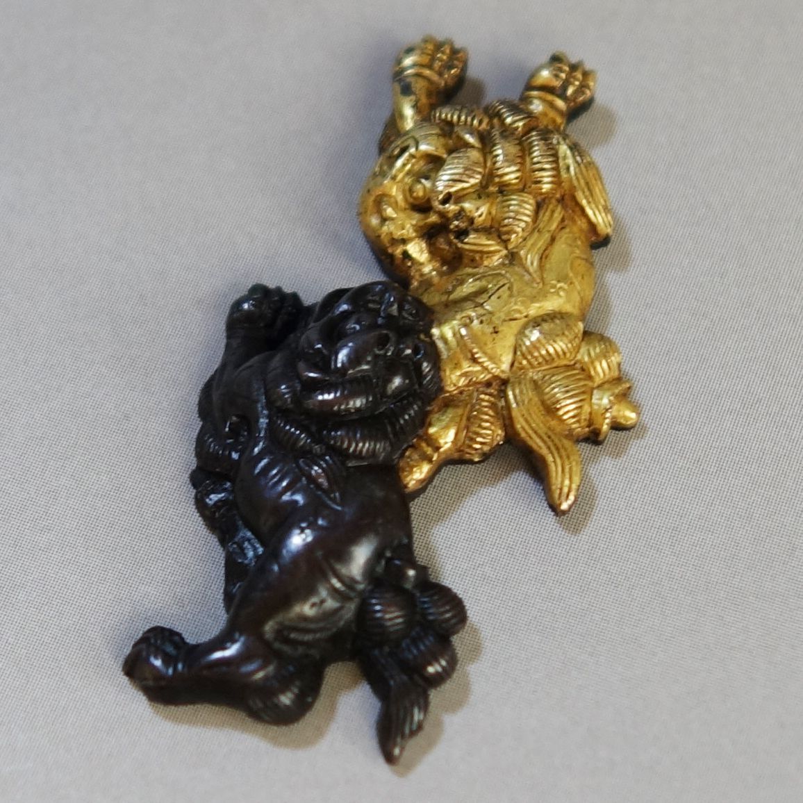 骨董逸品【双獅子図目貫 赤銅 鍍金】(箱付き) 日本刀 刀装具 鍔 鐔