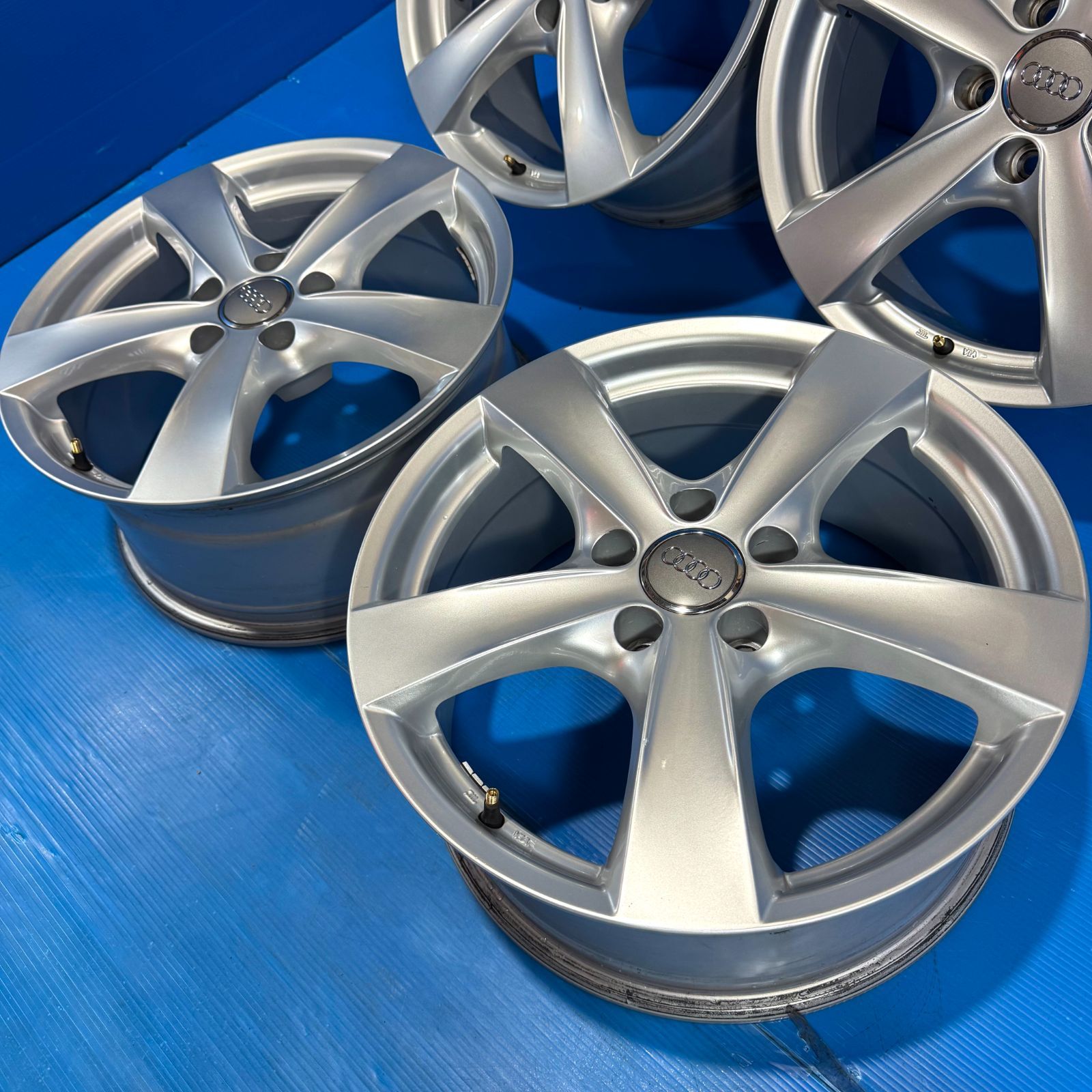 アウディ専用 AGA 17in 7.5J +45 PCD112 4本 A4 A6 Q2 Q3 純正ボルト
