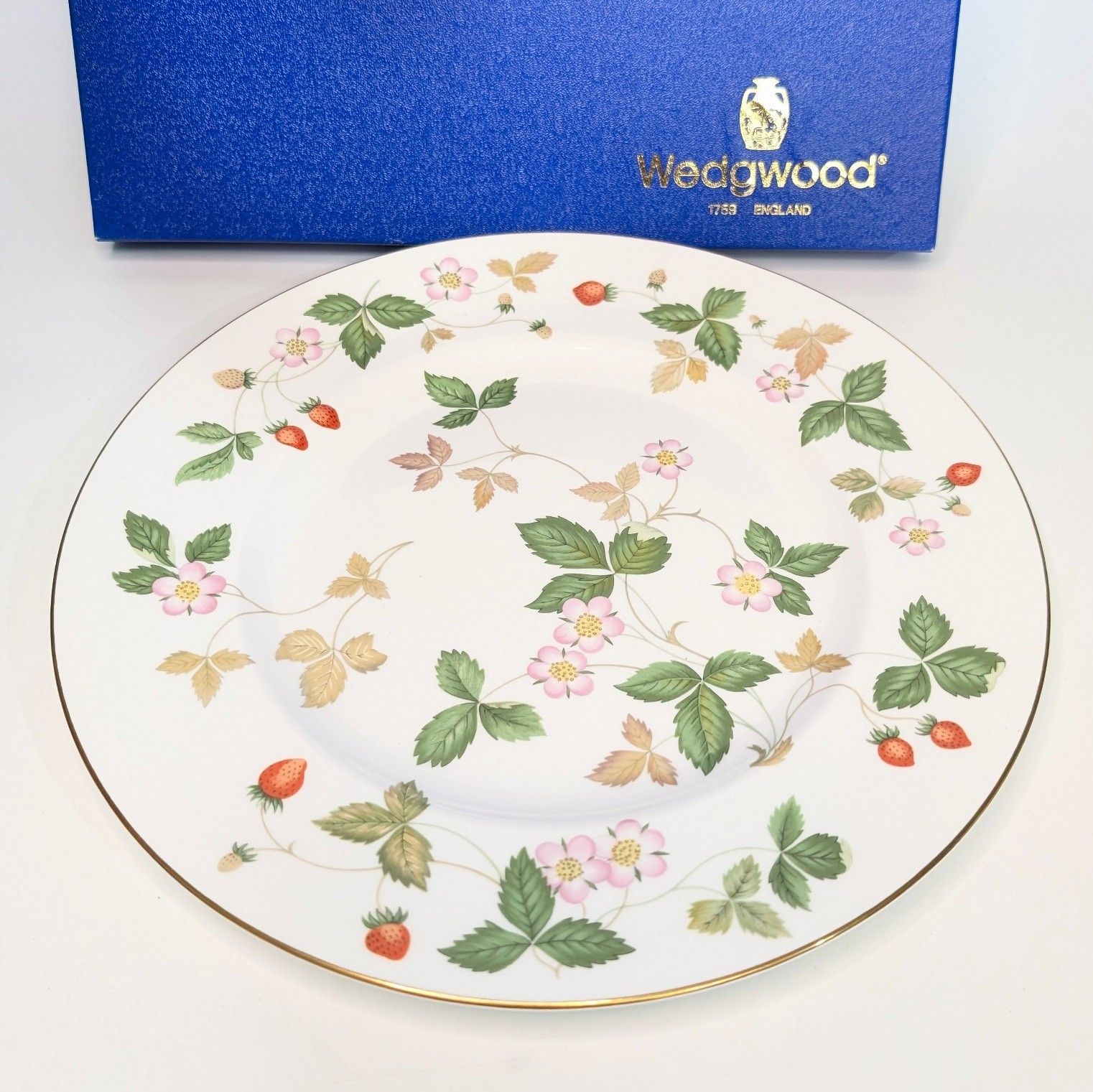 Wedgwood Wild Strawberry 皿 27cmウェッジウッド（黒壺マーク） 野
