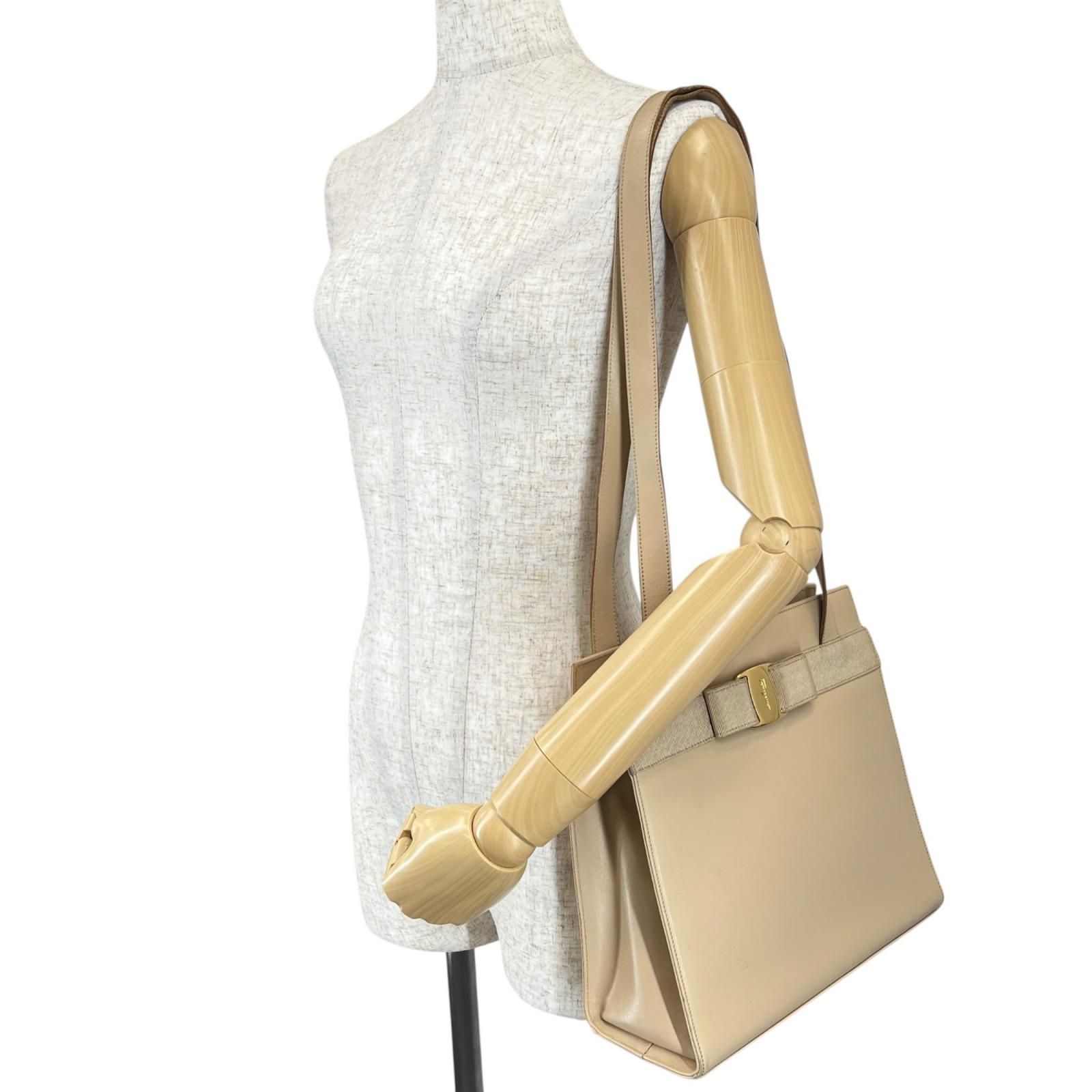 美品 Salvatore Ferragamo サルヴァトーレフェラガモ ヴァラ トート 