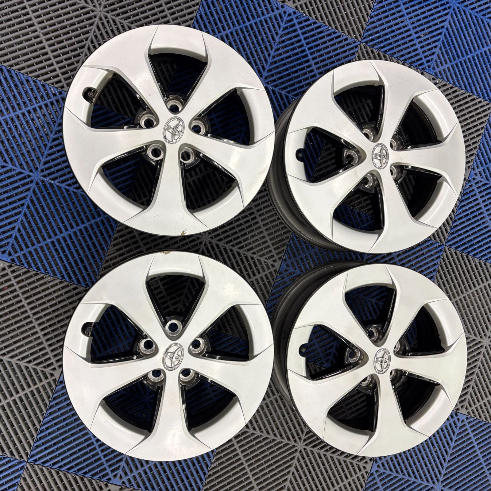 トヨタ TOYOTA 30系 プリウス 後期 純正ホイール - メルカリ